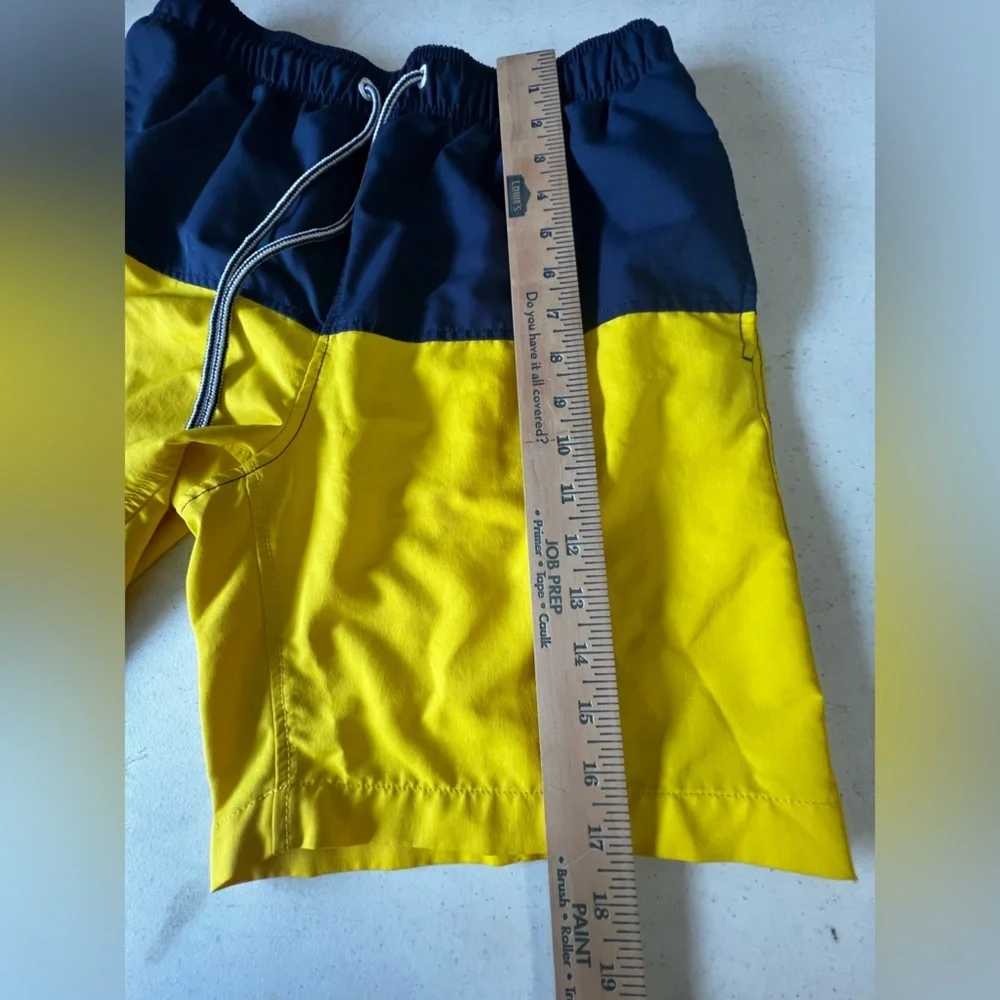 SPEEDO MEN’S  NAVY & YELLOW MESH LINED SWIN TRUNKS. SIZE MEDIUM  GREAT CONDITION